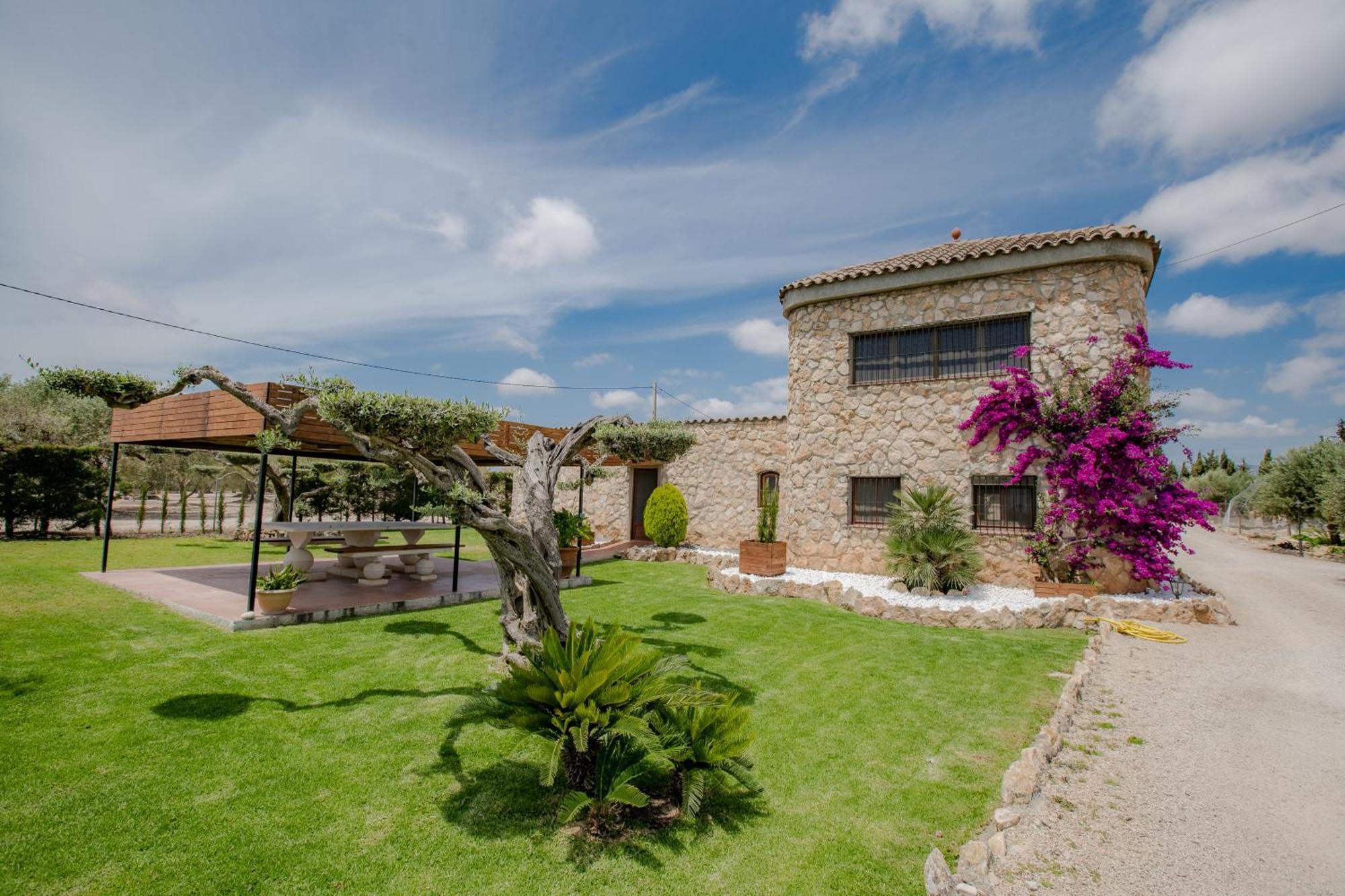Rural Avril Villa