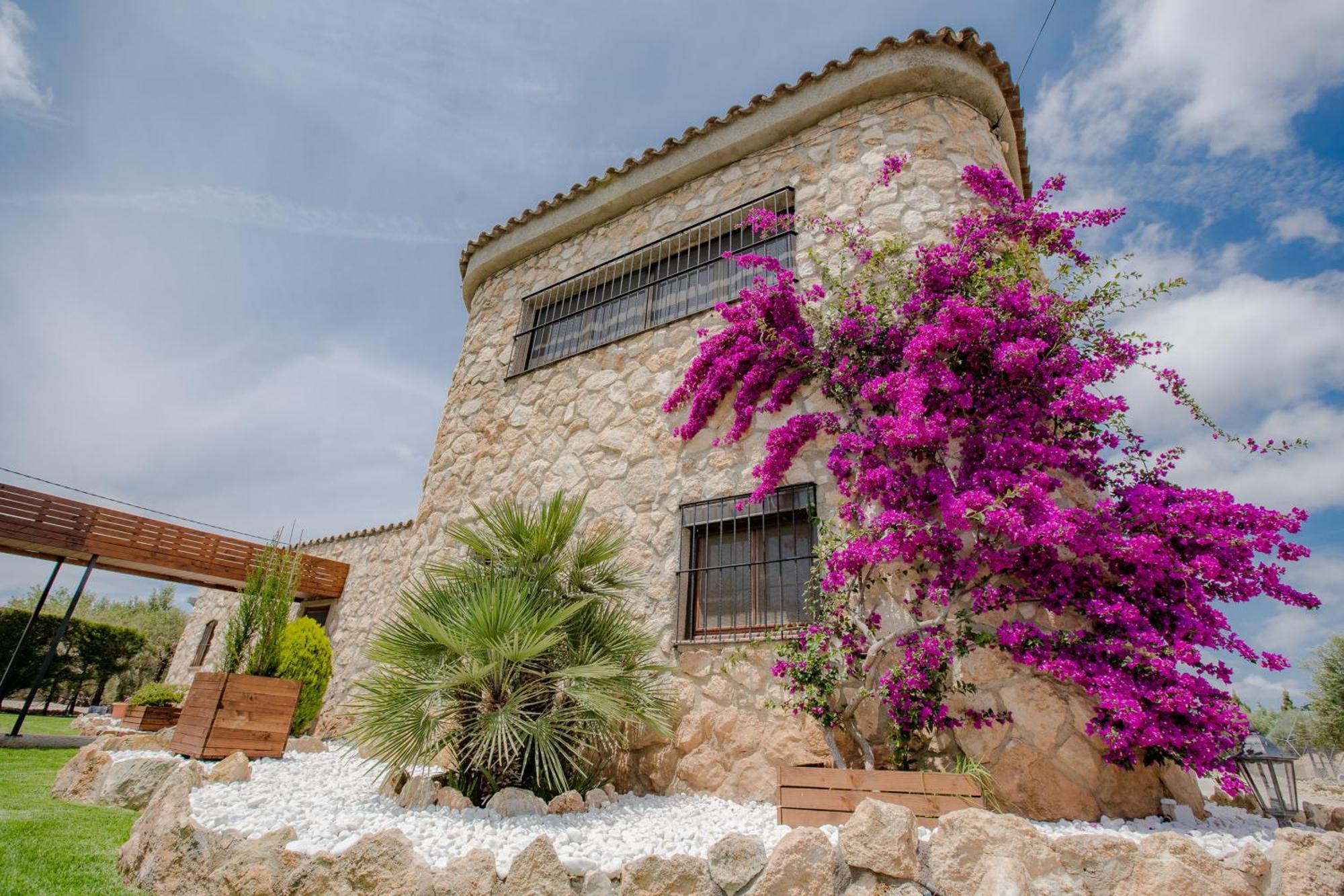 Rural Avril Villa